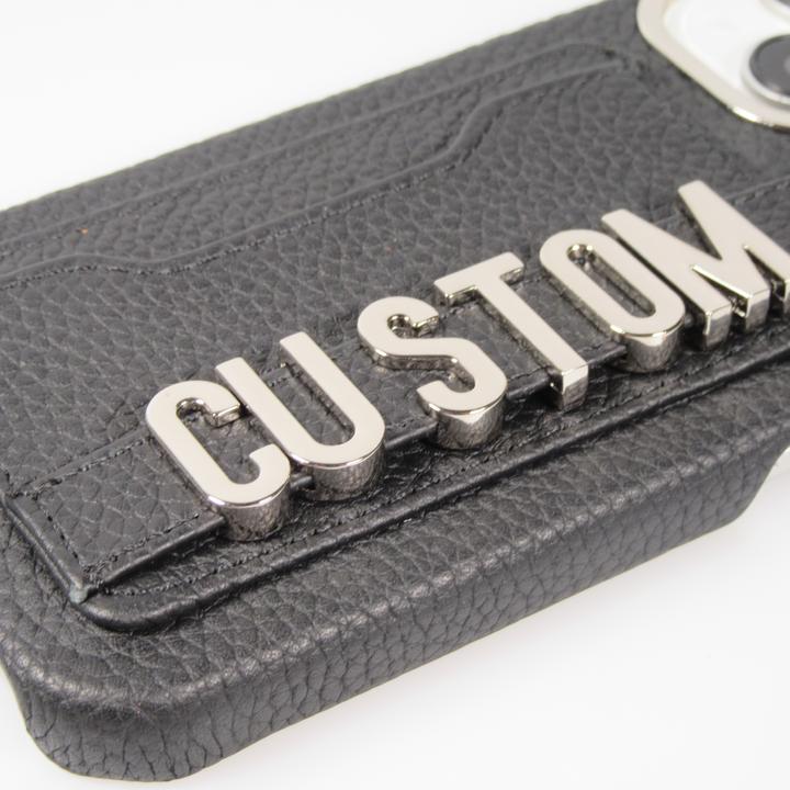 Produktbild PhoneLook Hülle Individuell angefertigte Lederhülle mit silbernem Schriftzug + Lanyard und Kartenfach (Apple iPhone 15)