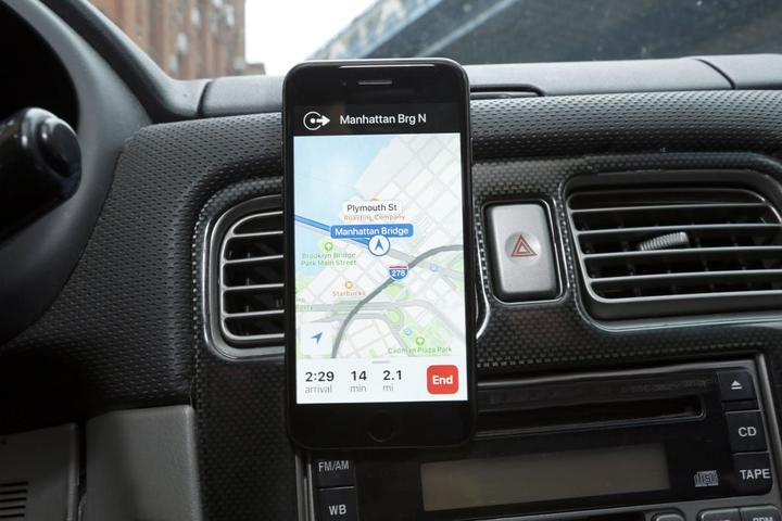 Actual product image Kikkerland Magnetic Car Vent Phone Mount