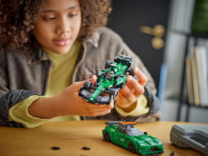 Produktbild LEGO Aston Martin Safety Car & AMR23 (76925, LEGO Speed Champions)