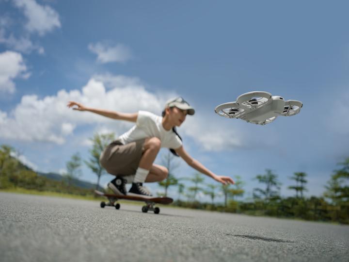 Image du produit DJI Neo (18 min, 135 g, 12 Mpx)