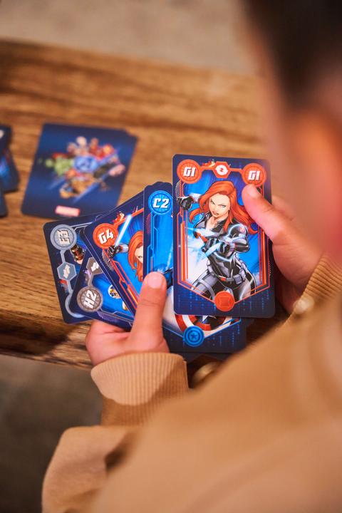 Actual product image Cartamundi 7 Avengers Family Game (French)