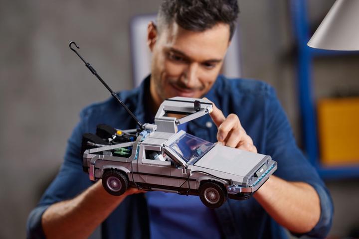 Actual product image LEGO Time machine from Back to the Future (10300, LEGO Icons, LEGO Rare Sets)