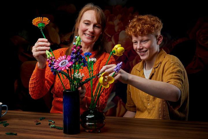 Actual product image LEGO Dried flower arrangement (10314, LEGO Icons, LEGO Botanical)