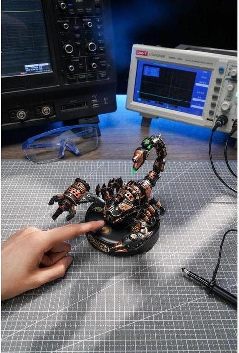 Actual product image Rokr 3D steampunk scorpion kit (123 pieces)