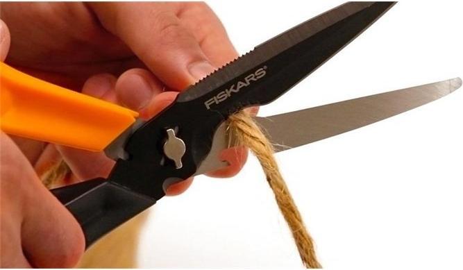Productafbeelding Fiskars Multifunctionele schaar (23 cm)