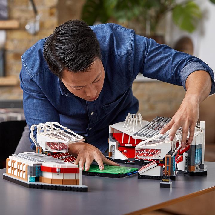 Actual product image LEGO Old Trafford - Manchester United (10272, LEGO Creator Expert, LEGO Rare Sets)