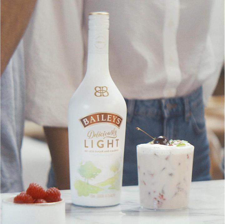 Produktbild Bailey's Baileys Deliciously Light 16,1% Vol. 0,7l