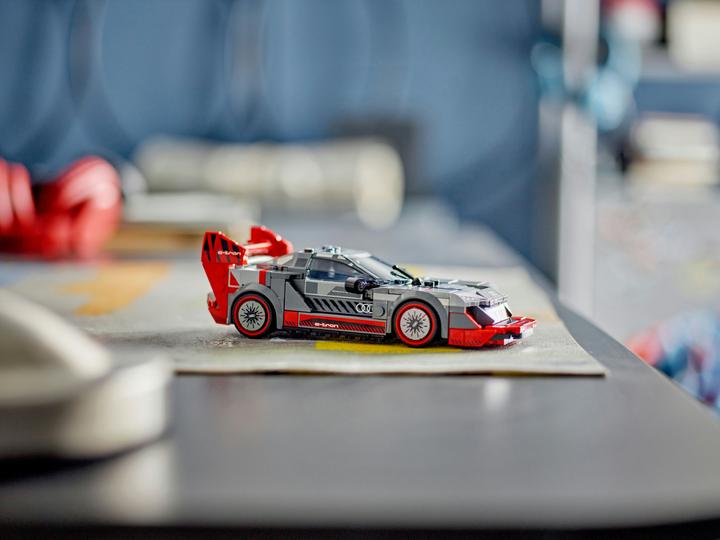Image du produit LEGO Audi S1 e-tron quattro voiture de course (76921, LEGO Speed Champions)