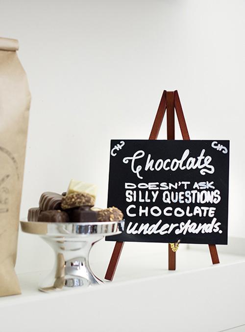 Actual product image Securit Table chalkboard MINI with easel, mahogany (Blackboard, 15 x 17 x 35.5 cm)