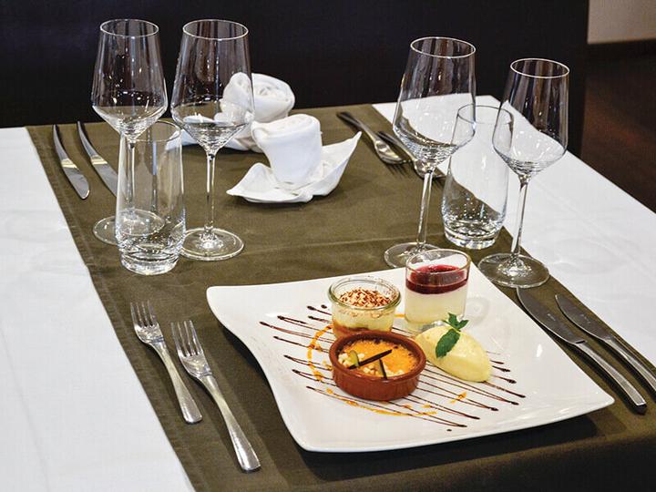 Produktbild Smartbox In die Schweiz mit Genuss: 1 Gourmet-Dinner für zwei Feinschmecker (2 Pers.)