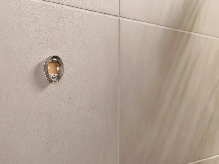 Image du produit tesa MOON GREY Porte-serviettes à deux bras avec solution adhésive sans perçage