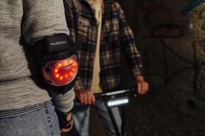 Actual product image Hudora Protectors LED (M, Knee pad, Elbow protectors, Unique specimen)