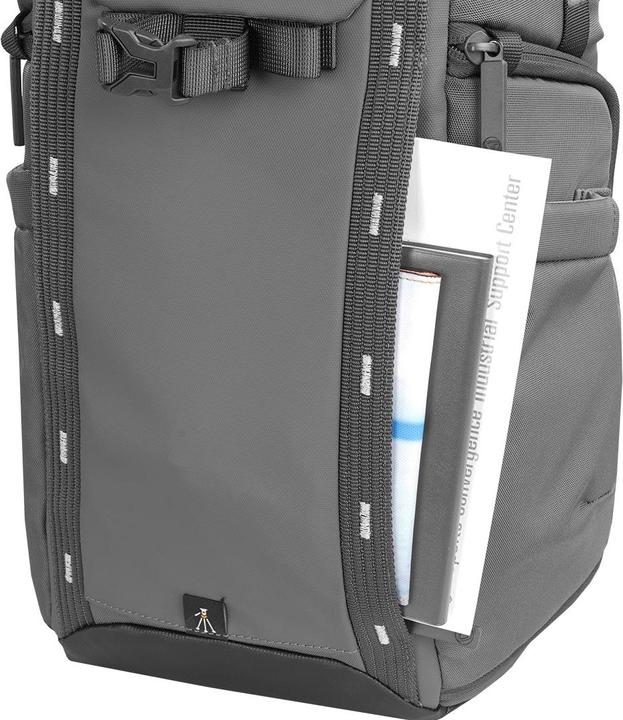 Actual product image Vanguard Veo Adaptor R44 with USB-A (Photo backpack, 15 l)