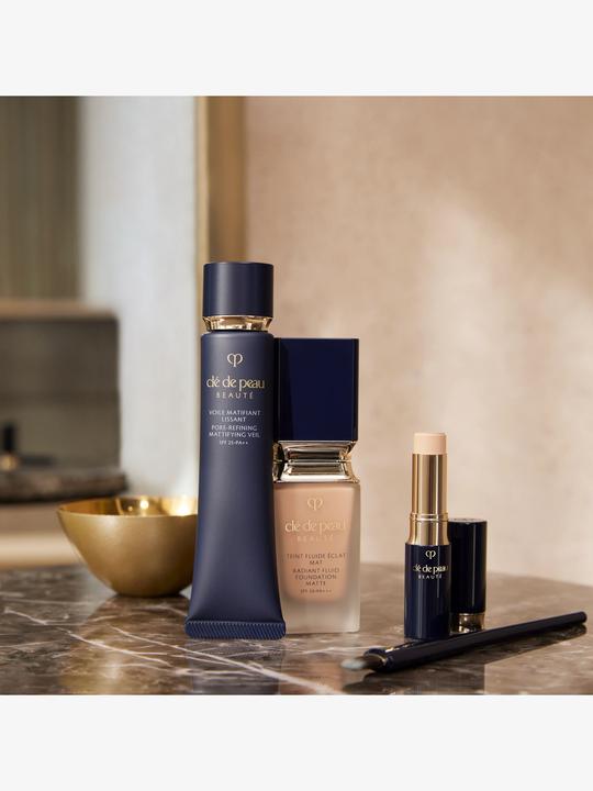 Image du produit Clé De Peau Radiant Fluid Foundation Matte O10 (O10 - Light Ocher)