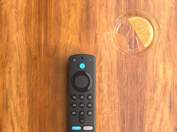 Produktbild Amazon Fire TV Stick (2021) inkl Alex Sprachfernbedienung (8 GB, Fire OS)
