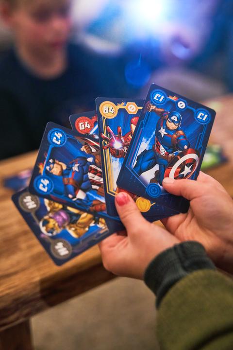 Actual product image Cartamundi 7 Avengers Family Game (French)