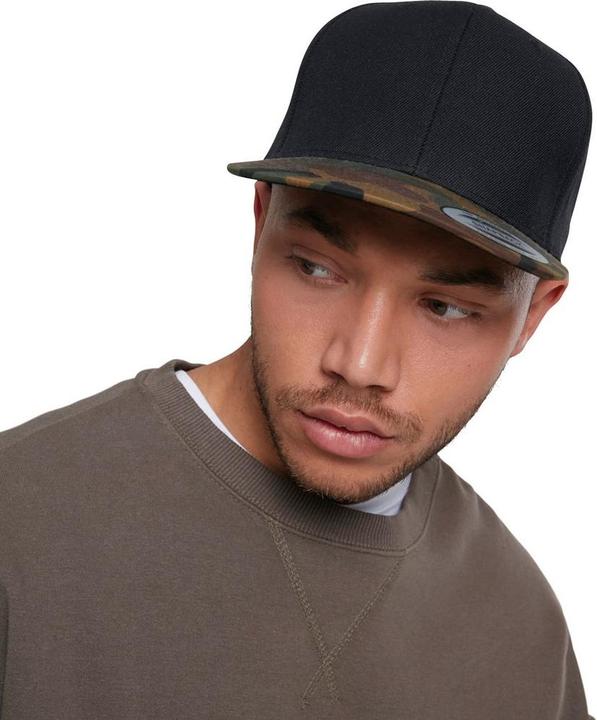 Actual product image Flexfit Camo Reversible Snapback Cap (One size)