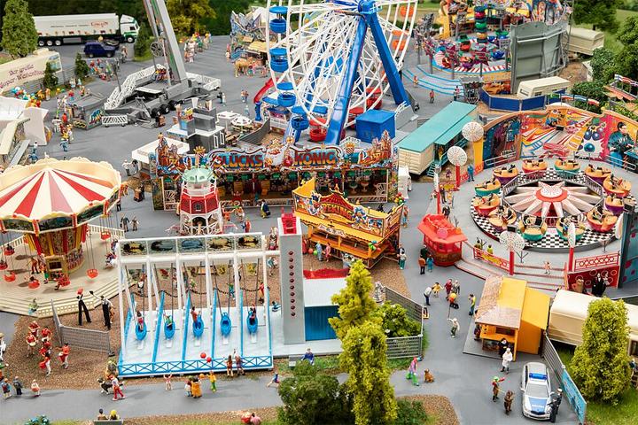 Produktbild Faller Kirmes-Set Jahrmarktvergnügen