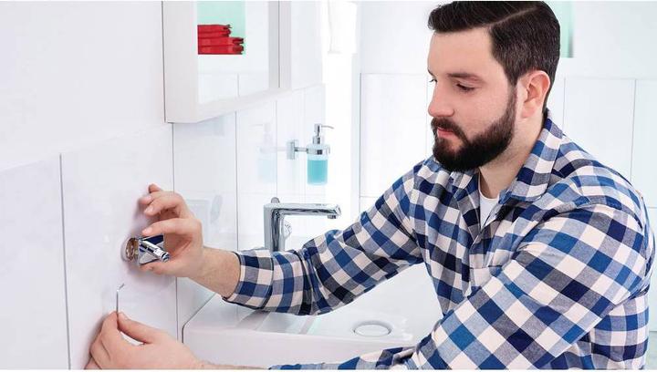 Produktbild tesa EKKRO Handtuchhaken inkl. Klebelösung ohne Bohren