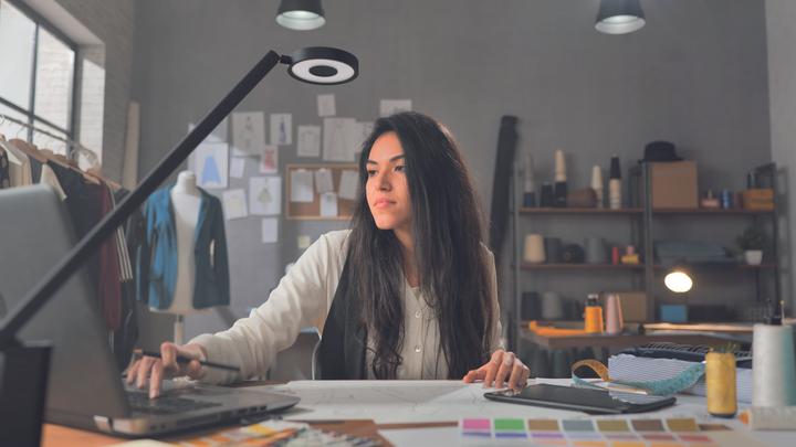 Actual product image Luctra Table Lite design desk lamp LED dimmable, gesture control, HCL, 900lm, 2,700K to 6.50 (900 lm)