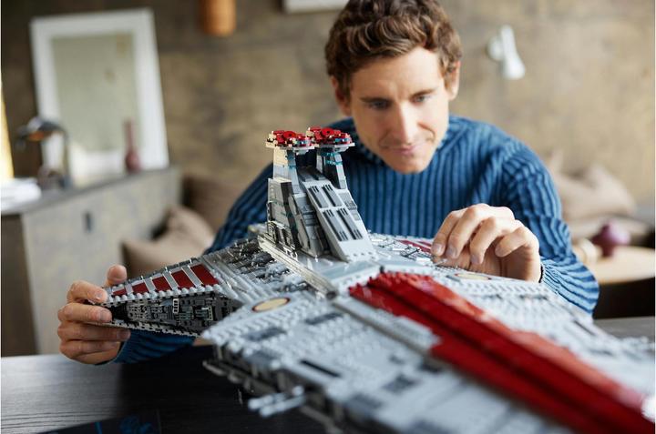 Immagine prodotto LEGO Incrociatore d’attacco della Repubblica classe Venator (75367, LEGO Star Wars, Set LEGO rari)