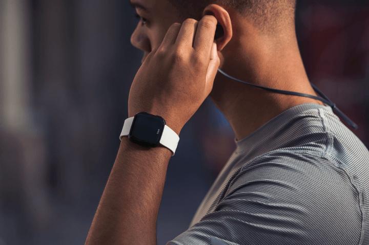 Actual product image Fitbit Versa (34 mm)