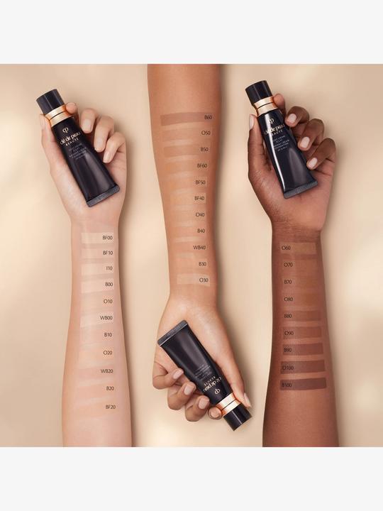 Actual product image Clé De Peau Radiant Cream Foundation O20 (O20 - Light Medium Ocher)