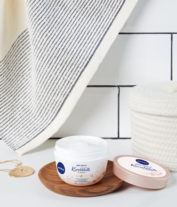 Produktbild NIVEA Body Soufflé Kirschblüte & Jojobaöl (Körpercreme, 200 ml)