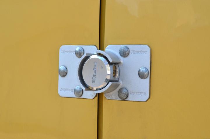 Actual product image Master Lock Padlock with heavy duty shackle 736EURD