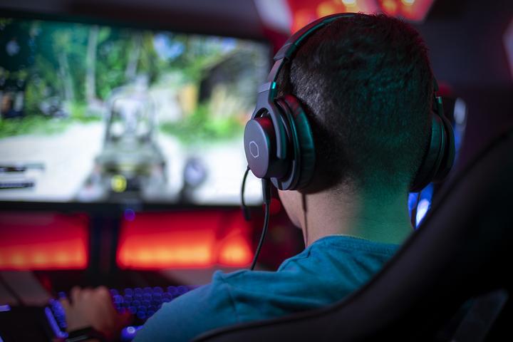 Produktbild Cooler Master MH751 (Kabelgebunden)