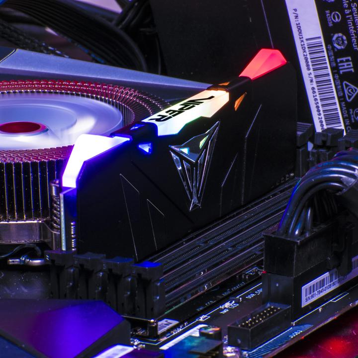 Produktbild Patriot Viper RGB (2 x 8GB, 3000 MHz, DDR4-RAM, DIMM)