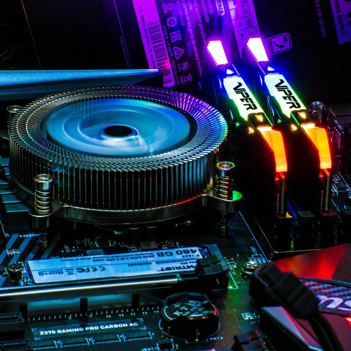 Produktbild Patriot Viper RGB (2 x 8GB, 3000 MHz, DDR4-RAM, DIMM)