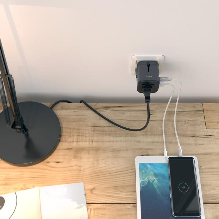 Image du produit Aukey PA-TA01 Adaptateur de voyage universel blanc avec 1xUSB-C et 2x
