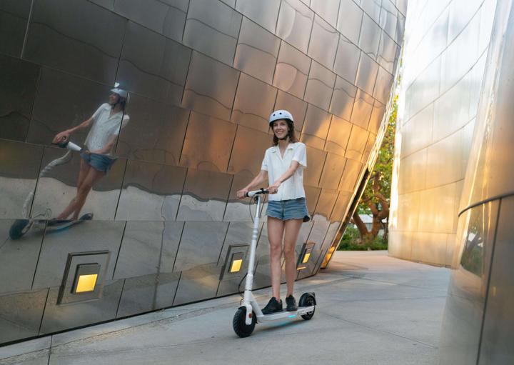 Produktbild Okai ES20 Neon (20 km/h, 40 km, 300 W)
