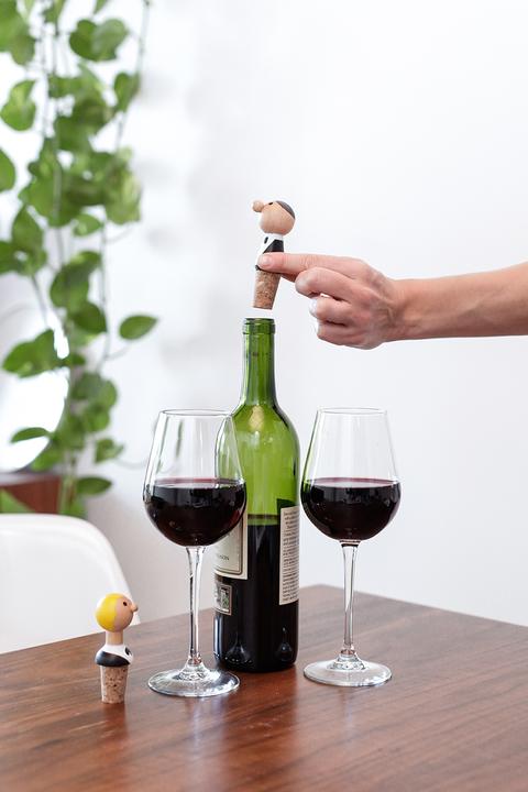 Actual product image Kikkerland Waiter (Wine stopper)