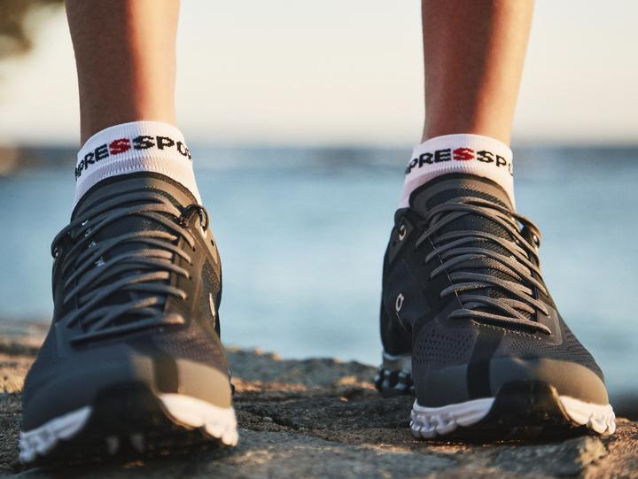 Actual product image Compressport Pro Racing Socks v4.0 Ultralight Run Low (35 - 38)