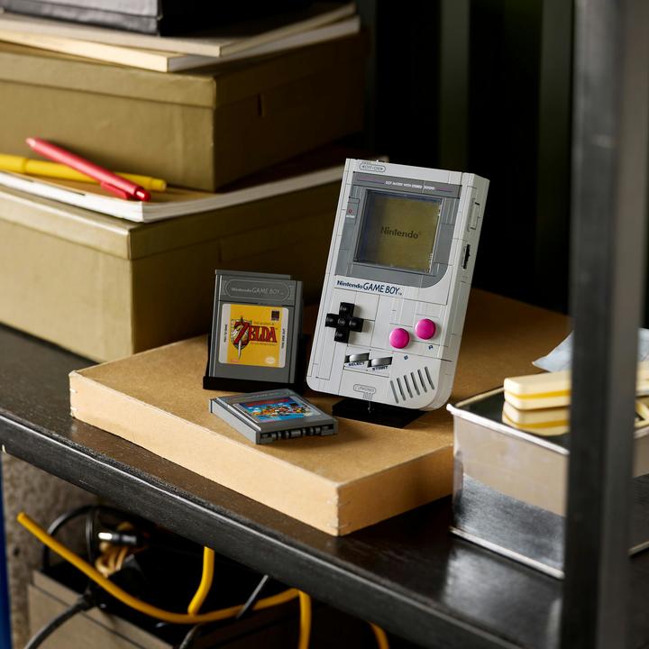 Actual product image LEGO Game Boy (72046, LEGO Super Mario)