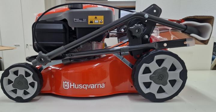 Actual product image Husqvarna LC 140P (Petrol)