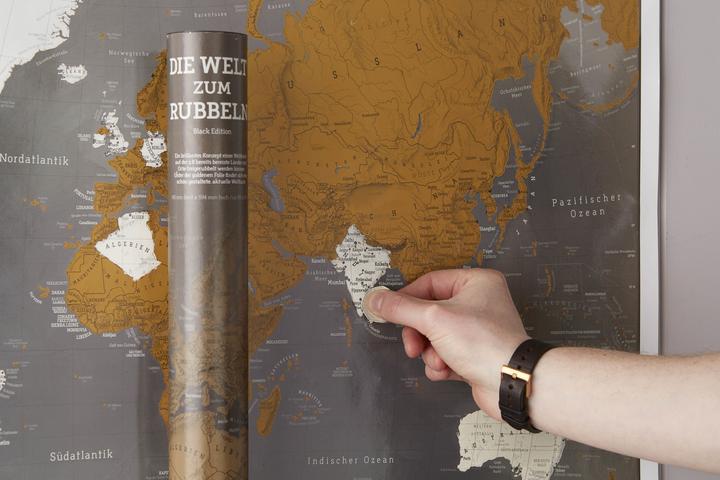 Produktbild Maps International Welt zum Rubbeln black edition