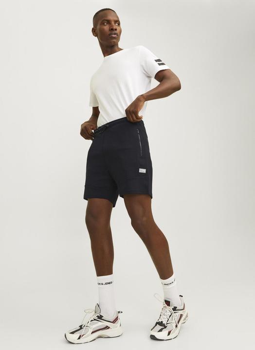 Actual product image Jack & Jones Reissverschlusstasche Interlock Sweatshorts (XS)