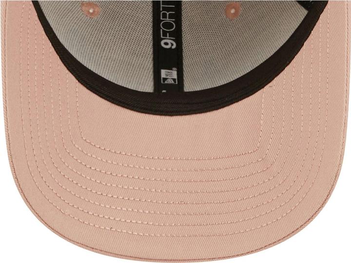 Actual product image New Era 9Forty Strapback Tokyo Graphic