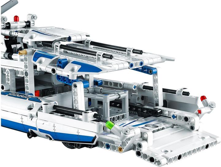 Actual product image LEGO Cargo plane (42025, LEGO Technic)