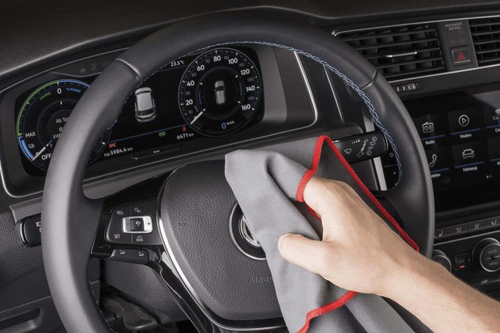 Produktbild CarComfort 2in1 Cockpit Reinigungstuch, Mikrofasertuch mit Bürste 40x40 cm