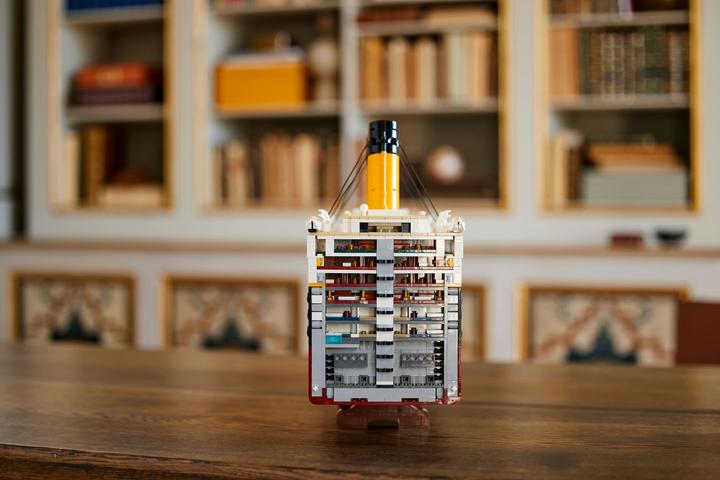 Actual product image LEGO Titanic (10294, LEGO Creator Expert, LEGO Rare Sets)