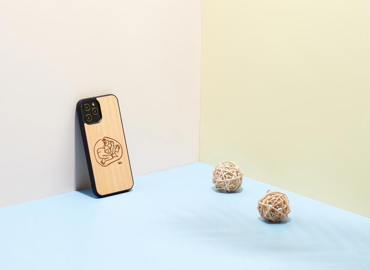 Produktbild Man.Wand &WOOD case for iPhone 12/12 Pro child with fish (Apple iPhone 12, Realme 12 Pro+)