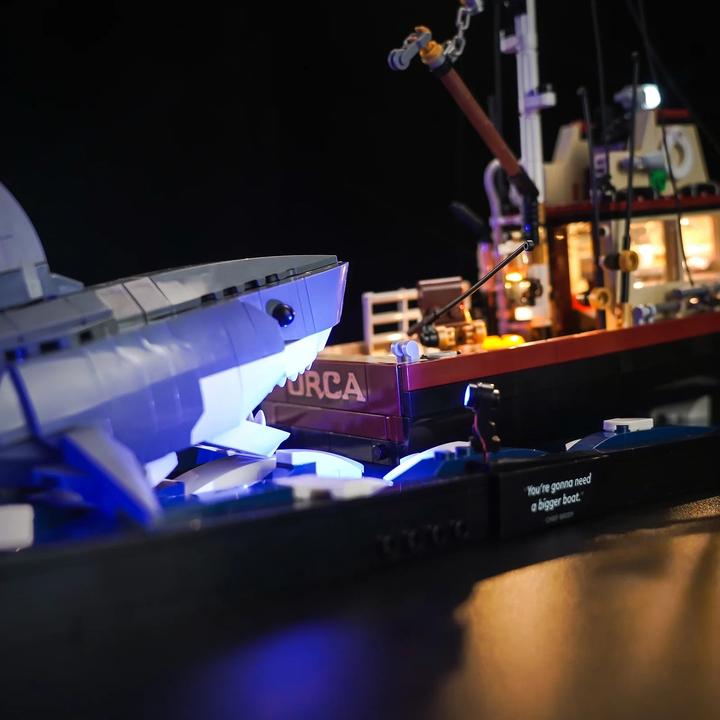 Immagine prodotto BrickBling Set di luci a LED per LEGO Jaws (21350), incluso il telecomando