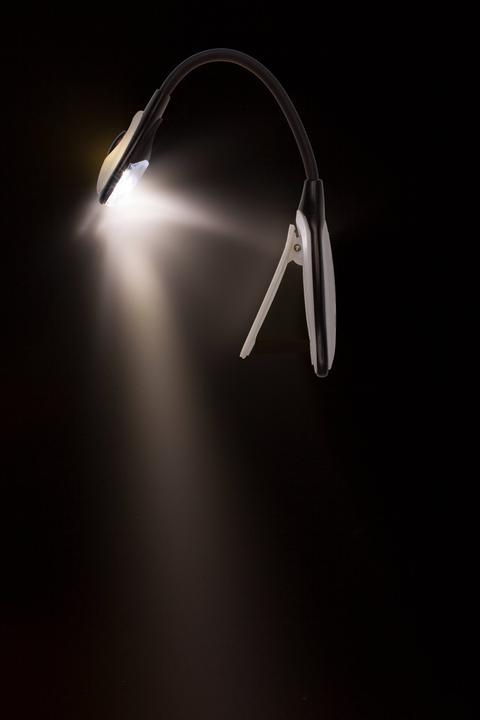 Image du produit Out of the blue Mini lampe de lecture LED avec pince à livre blanc