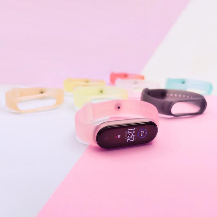 Produktbild Hurtel Replacment band strap for Xiaomi Mi Band 5/6 golden (Silikon)