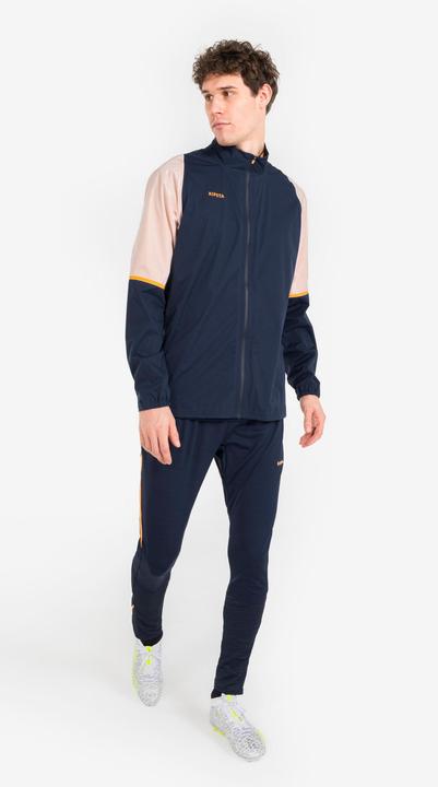 Immagine prodotto Kipsta Giacca da calcio antipioggia da donna/uomo - CLR blu navy/arancio (XS)