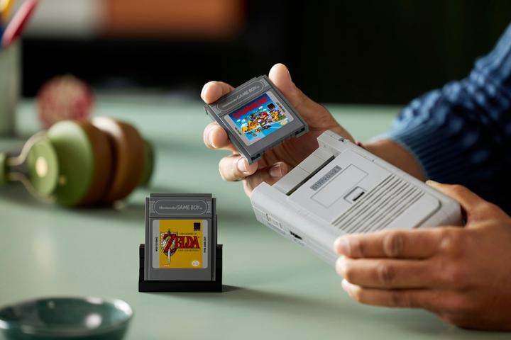 Actual product image LEGO Game Boy (72046, LEGO Super Mario)